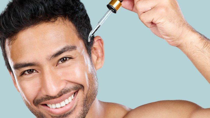 Pria-mengaplikasikan-serum-ke-wajah.jpg
