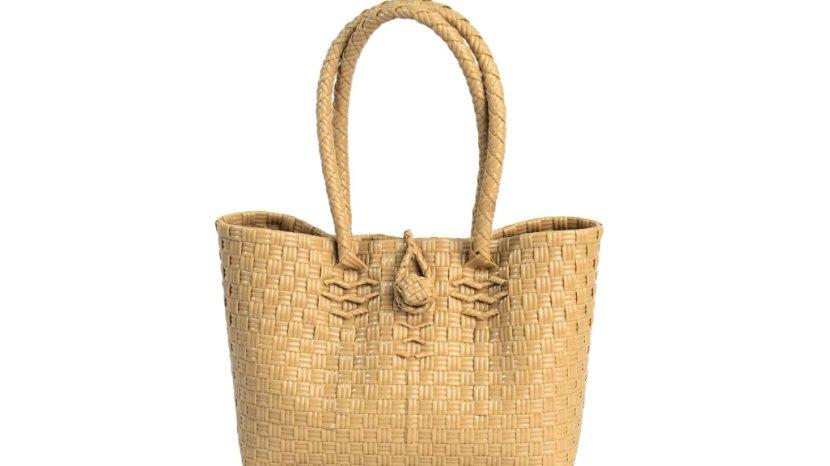Produk-Kerajinan-Tangan-dengan-Bahan-Plastik-Bekas-dari-Elyaza-Perajin-asal-Wonogiri.jpg