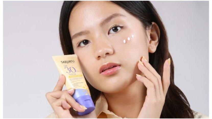 Sariayu-SPF-30-PA-Tone-Up-Sunscreen-Serum33.jpg