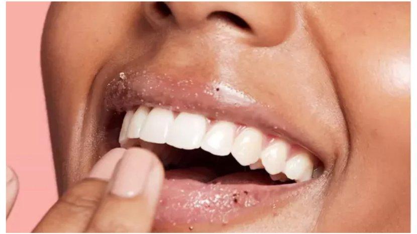 Scrub-bibir-dengan-bahan-alami-rumahan.jpg