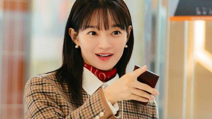 5 Padu Padan Outfit Shin Min Ah di Drakor No Gain No Love yang Cocok untuk Ngantor