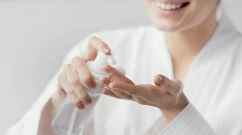 Pemilik Kulit Kering Sebaiknya Hindari 5 Kandungan Skincare Ini, Apa Saja?