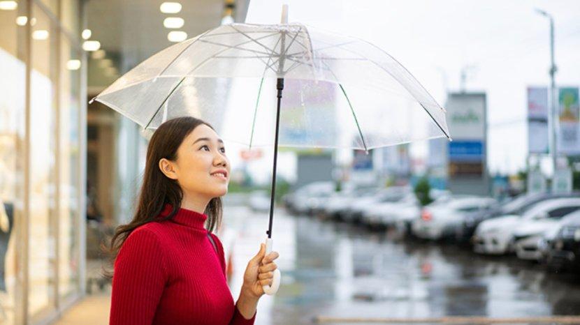 Tetap-Pakai-Sunscreen-Walau-Cuaca-Mendung-Ini-20-Daftar-Produk-yang-Ringan-di-Wajah.jpg