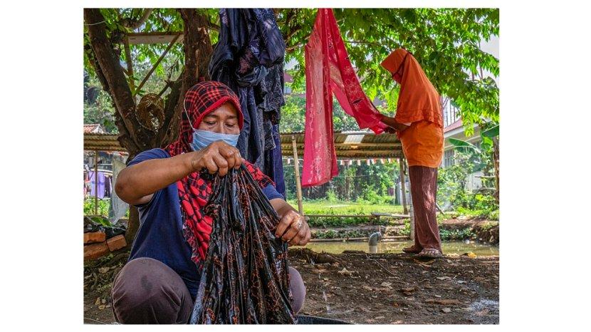 Tips Merawat Batik Cap agar Tetap Awet dan Tidak Mudah Luntur, Plus Rekomendasi Produk Cenderaloka