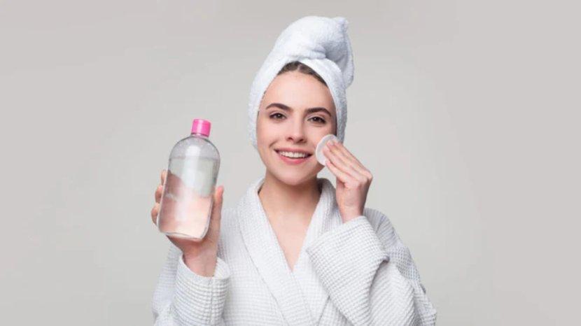 Tips-dan-Trik-Memakai-Micellar-Water-yang-Benar-Agar-Tidak-Jerawatan.jpg