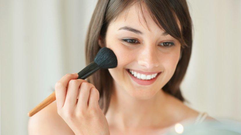 Cara Tepat Memilih Blush On yang Sesuai dengan Warna Kulit, Tak Lagi Menor