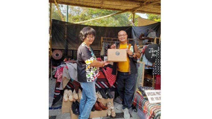 Tlenik Arts: Perjalanan Ary Ardianna Menghidupkan Batik dan Kain Tradisional dalam Fashion Handmade