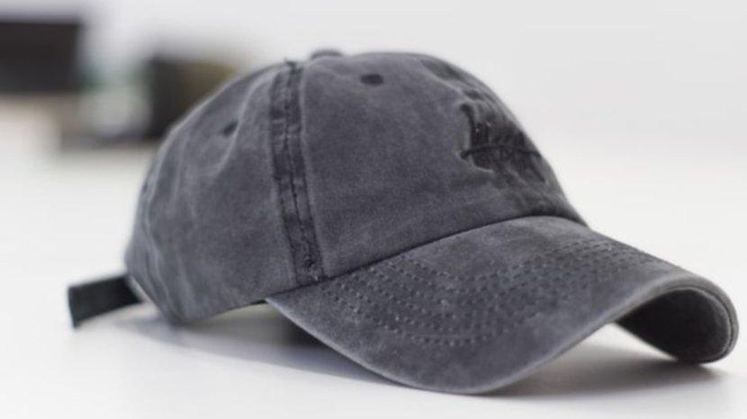 Topi-yang-kotor-berjamur-dan-penuh-noda-hitam-bisa-dibersihkan.jpg