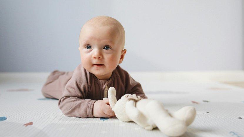 Tummy-Time-Si-Kecil.jpg