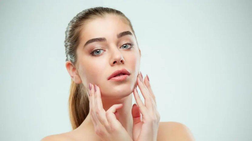 Urutan-Skincare-Malam-untuk-Usia-40-an-Biar-Kulit-Awet-Muda-d.jpg