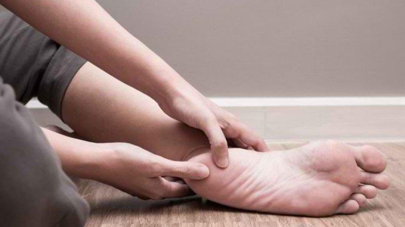5 Cara Mengatasi Kulit Siku dan Tumit Kering Saat Puasa, Salah Satunya Rajin Pakai Body Lotion