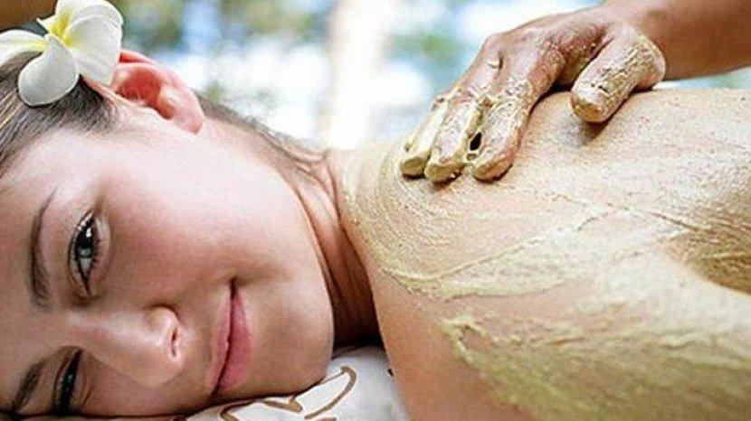 4 Body Scrub Lokal yang Ampuh Mengangkat Kotoran hingga Sel Kulit Mati, Tersedia di Sociolla