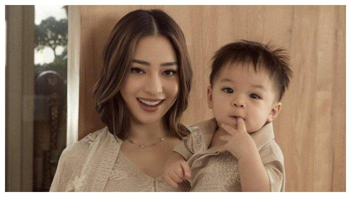 5 Tips Cerdas Pilih Baju Anak untuk Traveling ala Nikita Willy, Tetap Modis dan Anti Ribet!