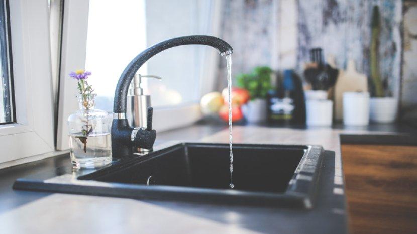 5 Bahan yang Dapat Digunakan untuk Bersihkan Bak Cuci Piring Berbahan Stainless Steel di Rumah