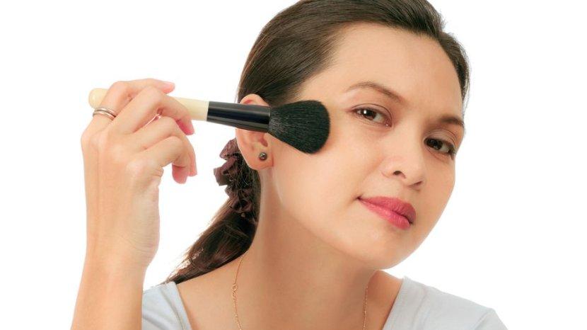 Riasan Wajah Terlihat Flawless dengan 5 Setting Powder Ini
