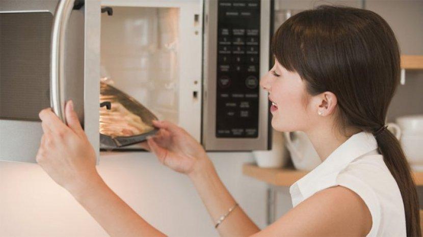 Meski Sama-sama Dipakai Memanggang, Ini Beda Microwave dan Oven Listrik