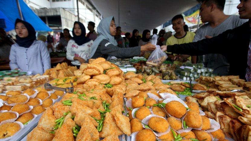 berbagai-menu-gorengan-yang-jadi-favorit-untuk-menu-takjil-berbuka-puasa.jpg