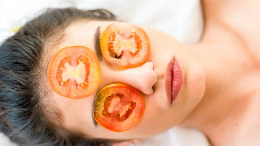 Kaya Akan Vitamin, Buah Tomat Punya 8 Manfaat ini untuk Kulitmu