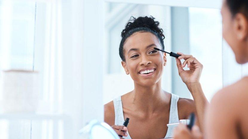 5 Cara Merawat Bulu Mata Agar Tetap Sehat