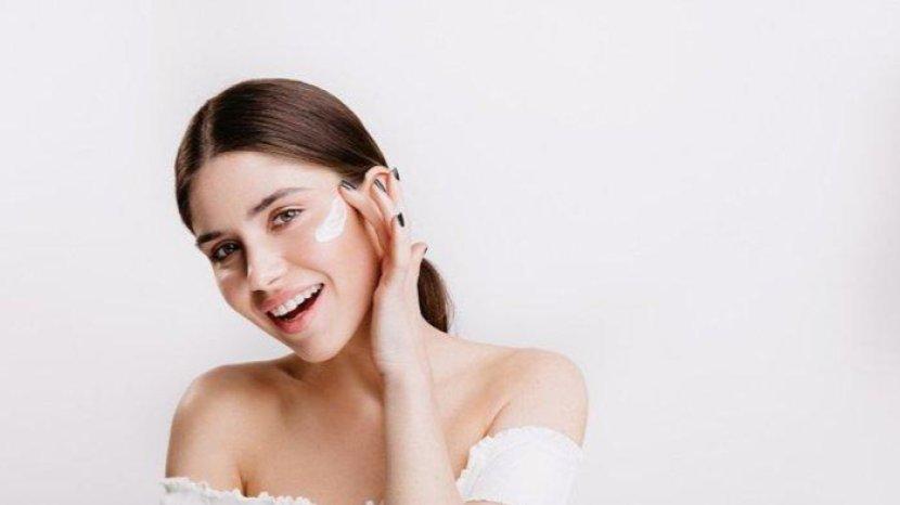 Tips Re-Apply Sunscreen Bebas Kusam dan Tidak White Cast, Cocok Saat Musim Kemarau