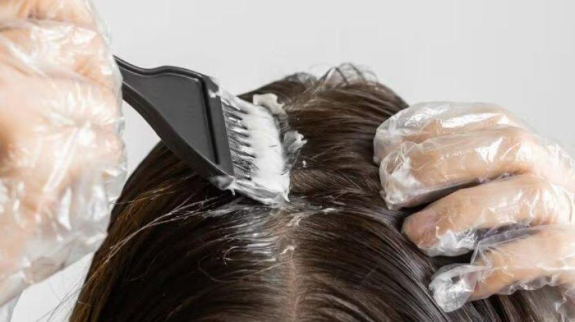 7 Kesalahan yang Sering Dilakukan saat Mewarnai Rambut Sendiri di Rumah