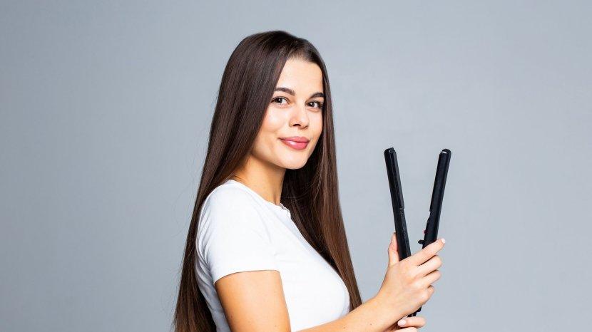 5 Rekomendasi Catok Rambut Terbaik untuk Hasil Lurus Berkilau
