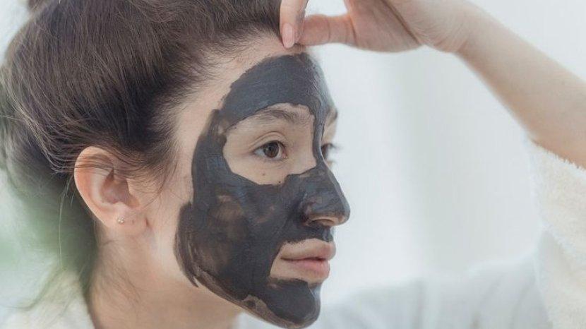 Rasakan Sensasi Masker Wajah yang Berbeda dengan 5 Produk Clay Mask Terbaik Ini