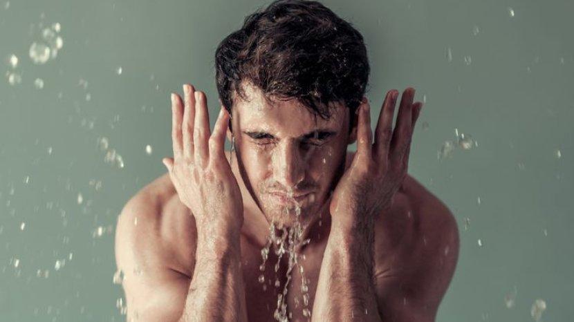 5 Facial Wash untuk Pria dengan Masalah Kulit Berminyak dan Berjerawat