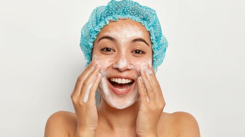 Review Wardah C-Defense DD Cream & Energizing Creamy Wash, Bikin Wajah Tak Terasa Kering