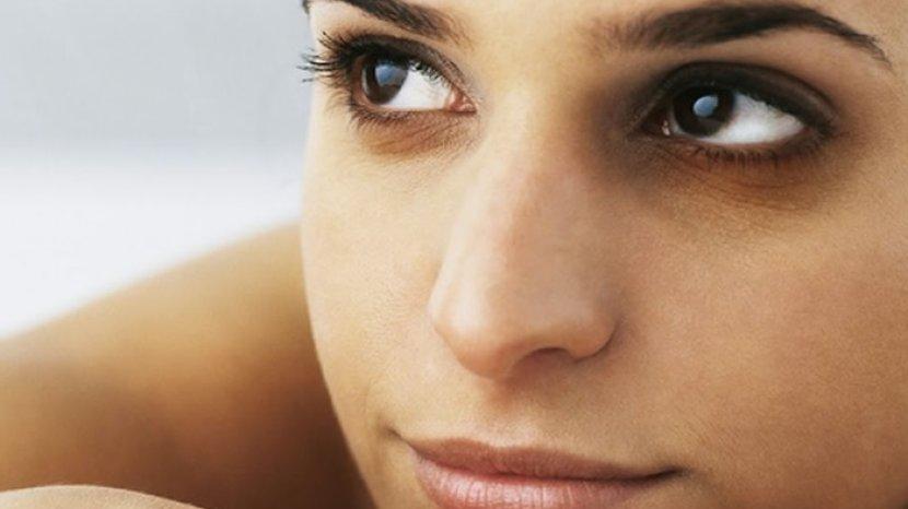 Hempas Mata Panda dengan 5 Rekomendasi Eye Cream Terbaik