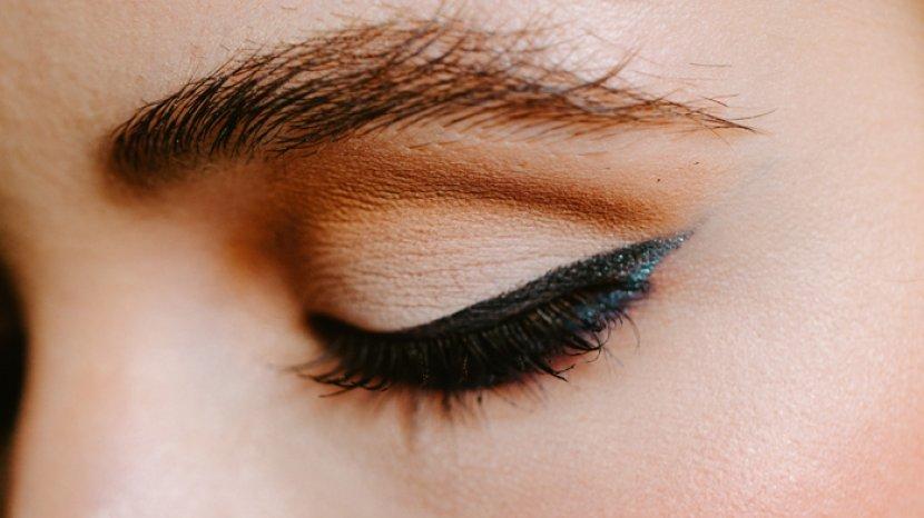 5 Rekomendasi Eyeliner Pen Merek Lokal yang Cocok Dipakai Pemula