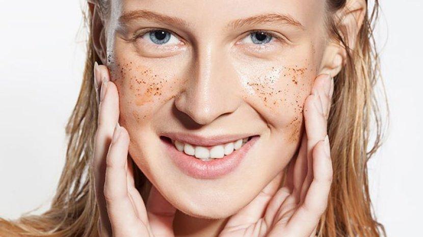 Eksfoliasi dengan 5 Face Scrub, Bantu Angkat Sel-sel Kulit Mati di Kulit Wajah