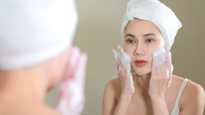 Kamu Wajib Coba 5 Rekomendasi Facial Wash Terbaik 2022