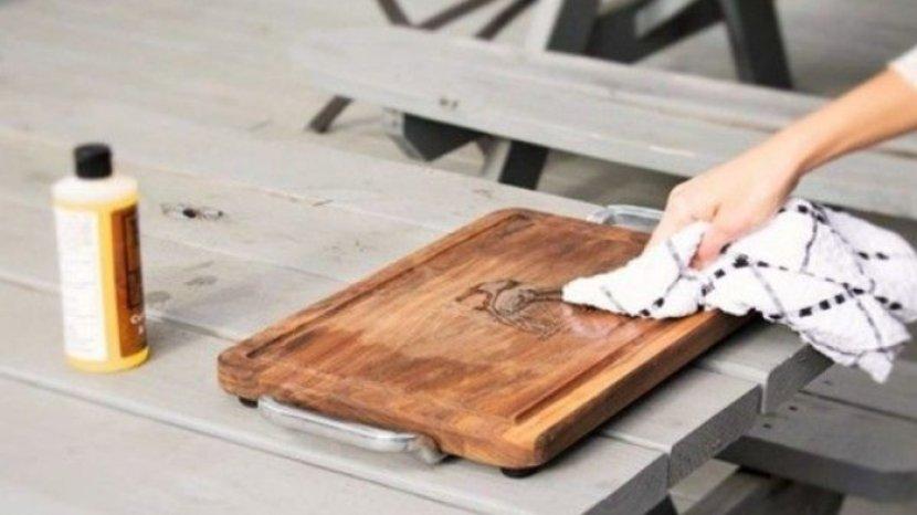 Gak Perlu Beli Baru, Ini 4 Cara Mudah Mengatasi Bekas Goresan pada Talenan Kayu