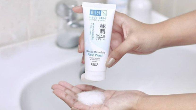 7 Rekomendasi Sabun Cuci Muka Terbaik untuk Kulit Sensitif, Punya pH Lembut Aman untuk Wajahmu