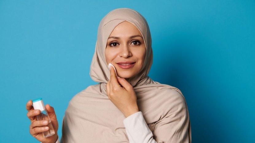5 Cara Mudah Hapus Make Up saat Lebaran