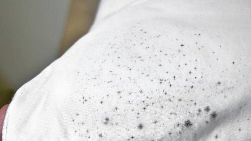 8 Tips Membersihkan Noda Jamur di Baju Putih, Praktis Dilakukan di Rumah
