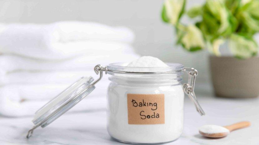 ilustrasi-baking-soda-untuk-bantu-atasi-noda-di-dinding.jpg