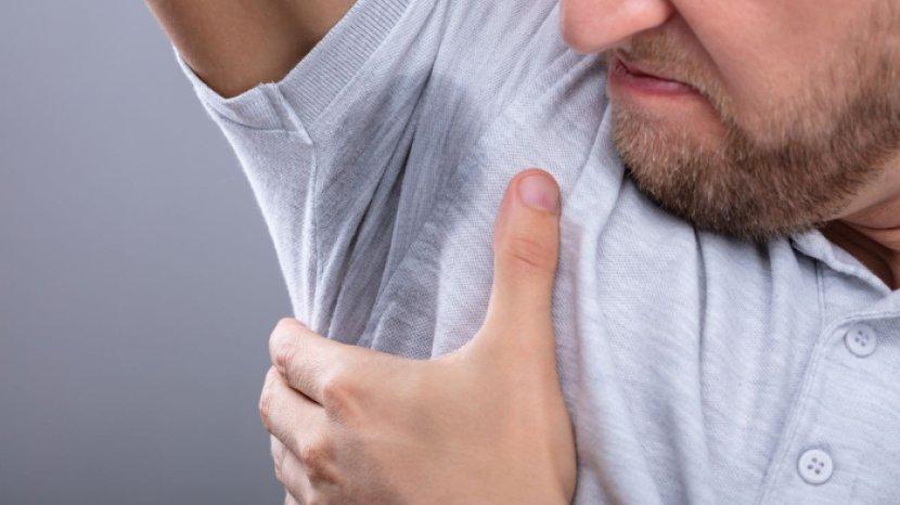 7 Tips Mengatasi Bau Keringat pada Baju yang Sulit Hilang, Kembali Segar Tanpa Parfum Mahal
