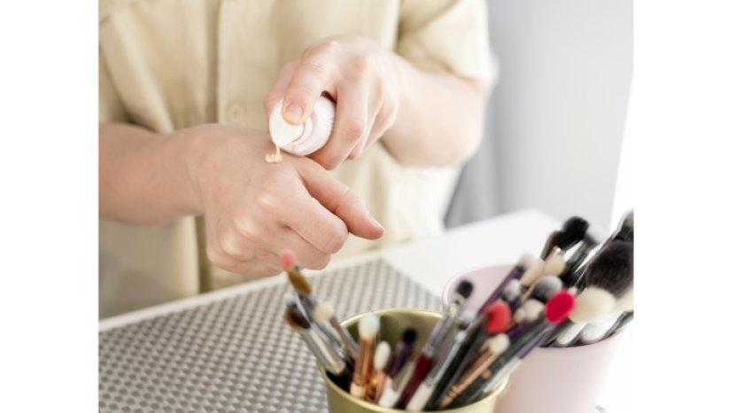 Tetap Cantik dan Lembap dengan 5 Pilihan Foundation Cair Ini, Cocok untuk Kulit Kering