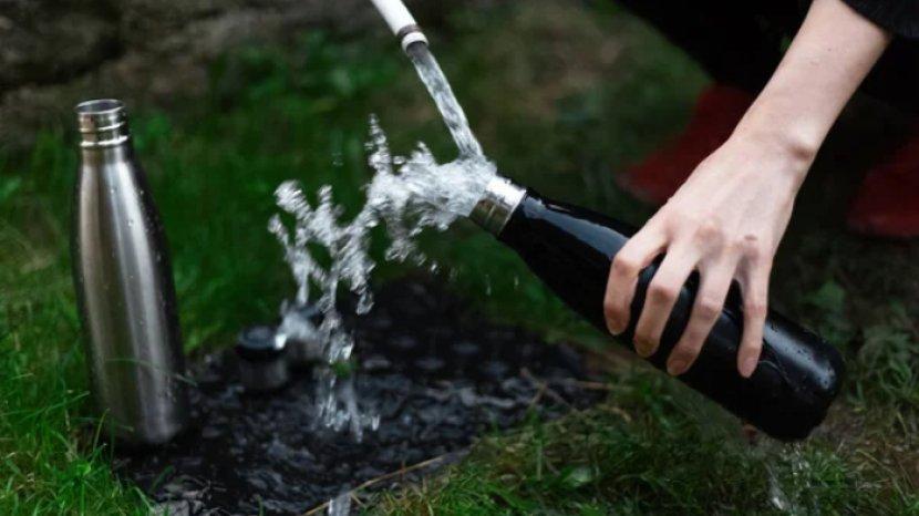 5 Tips Mencuci Botol Minum Stainless Steel, Bau Tak Sedap Hingga Noda Kuning Dijamin Tuntas