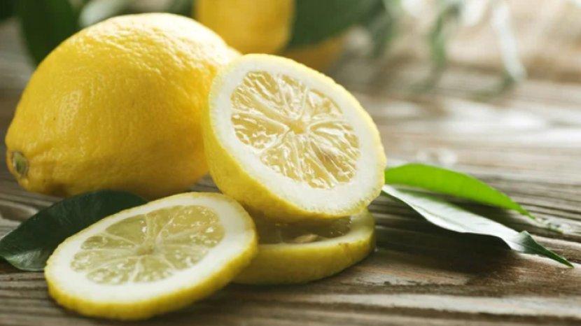 Tips Menghilangkan Noda Kuning pada Baju Putih Pakai Lemon, Lebih Cerah Gak Merusak Bahan
