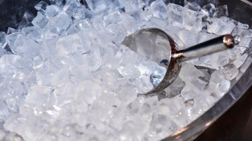 5 Tips Menyimpan Es Batu Walau Tanpa Freezer, Cocok Dicoba Saat Mendesak atau Aktivitas Luar