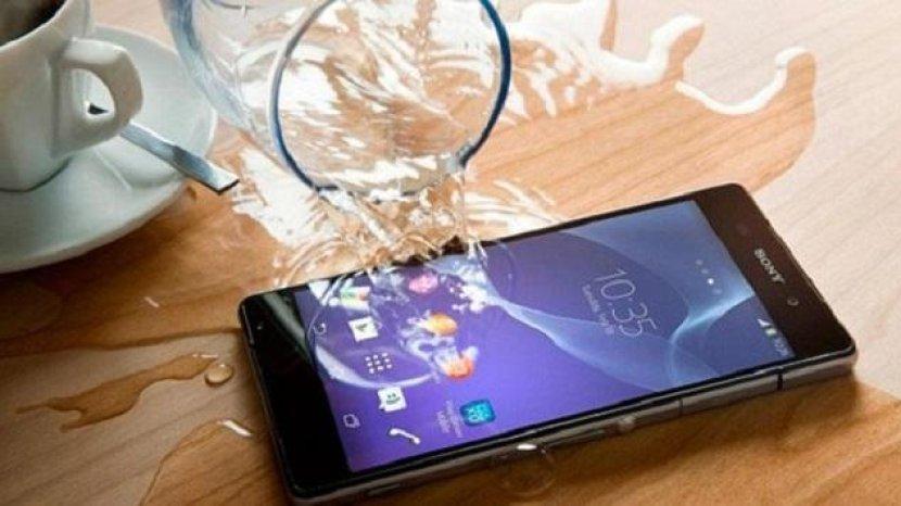 Jangan Panik, Segera Lakukan 5 Hal Ini Jika Handphonemu Terkena Air