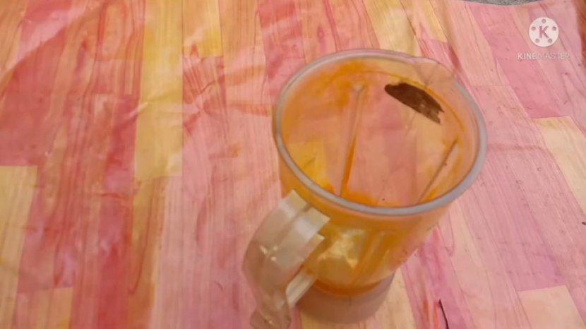 ilustrasi-jar-blender-yang-menguning-karena-noda-kunyit.jpg