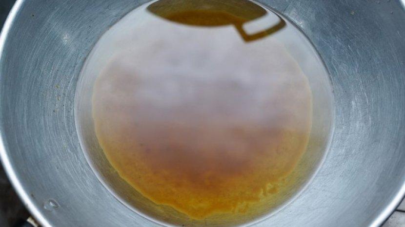 Jangan Tuang di Wastafel dan Saluran Air! Ini 7 Tips Membuang Minyak Goreng Bekas Pakai Secara Tepat