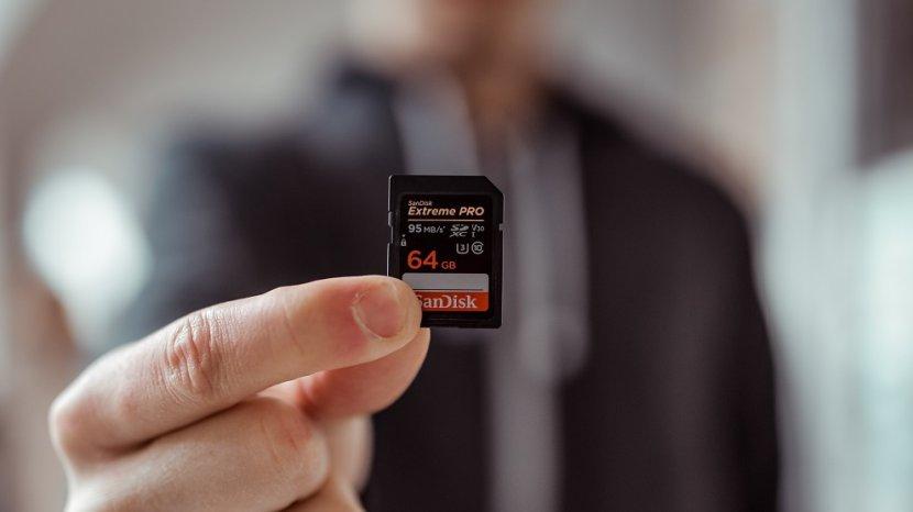ilustrasi-kartu-microsd-untuk-simpan-banyak-file-penting-di-handphone.jpg