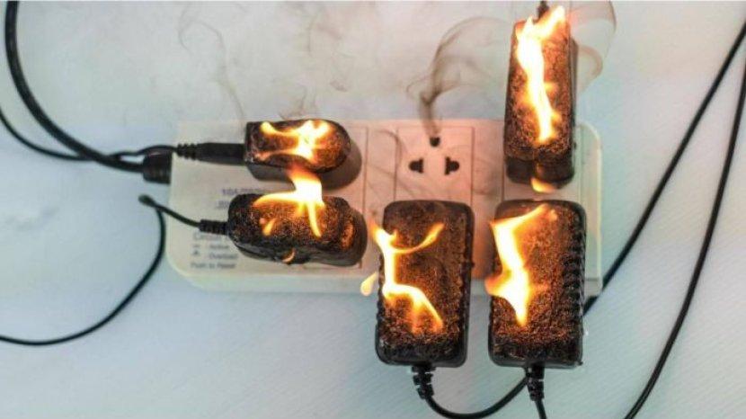 ilustrasi-korsleting-penyebab-stopkontak-terbakar.jpg