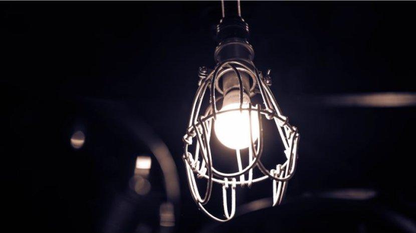 5 Tips Aman Memasang Lampu Hias di Rumah untuk Ramaikan Momen 17-an, Cegah Korsleting