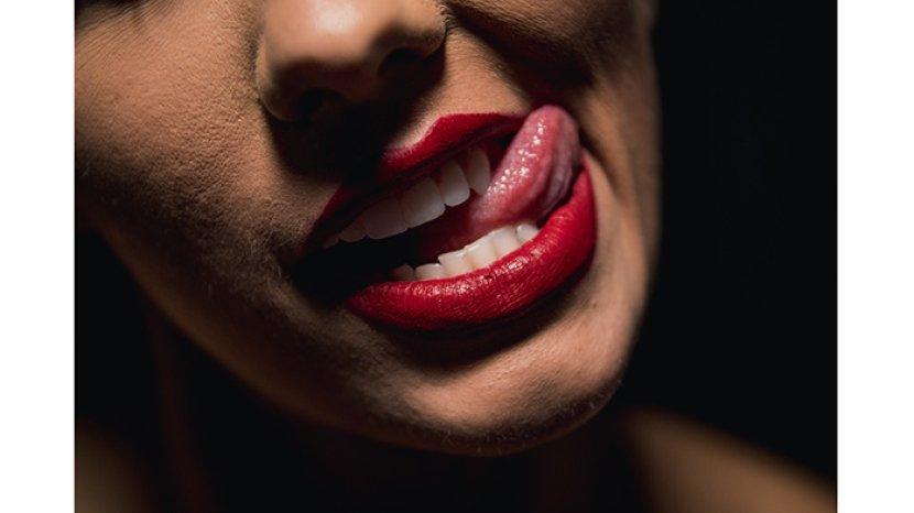 5 Rekomendasi Lipstik Warna Merah yang Cocok untuk Pemilik Kulit Sawo Matang